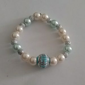 White and blue pearl bracelet